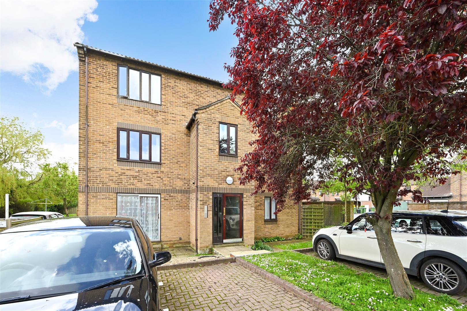 Flat Warren Way in Arun