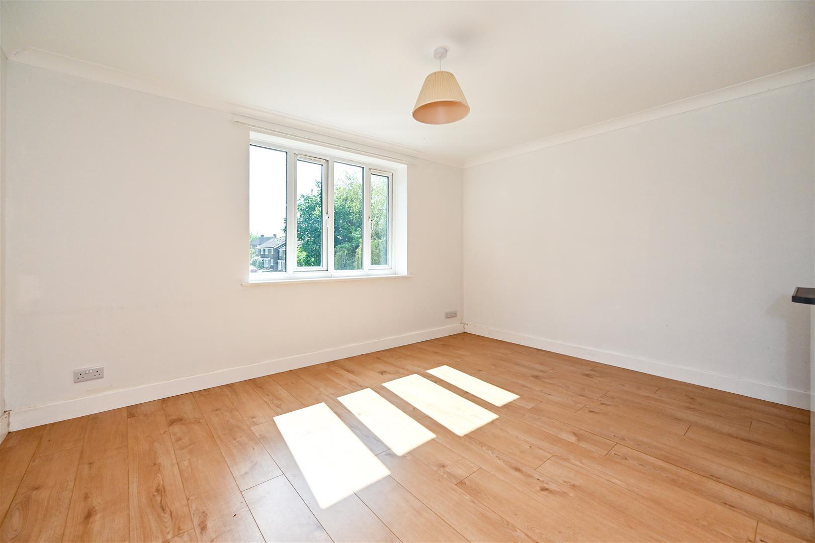 Flat Warren Way in Arun