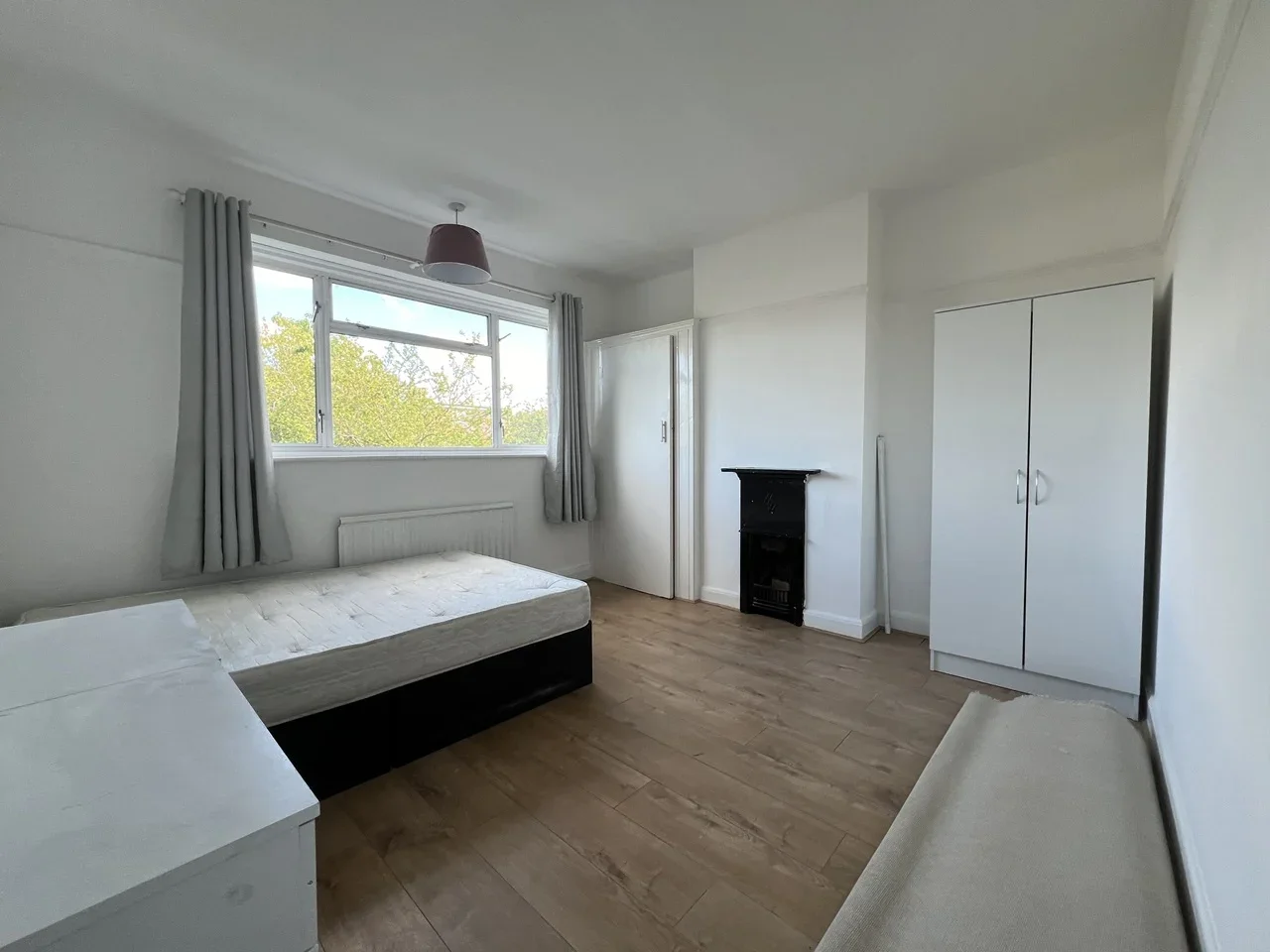 Room Cavendish Avenue in Greater London