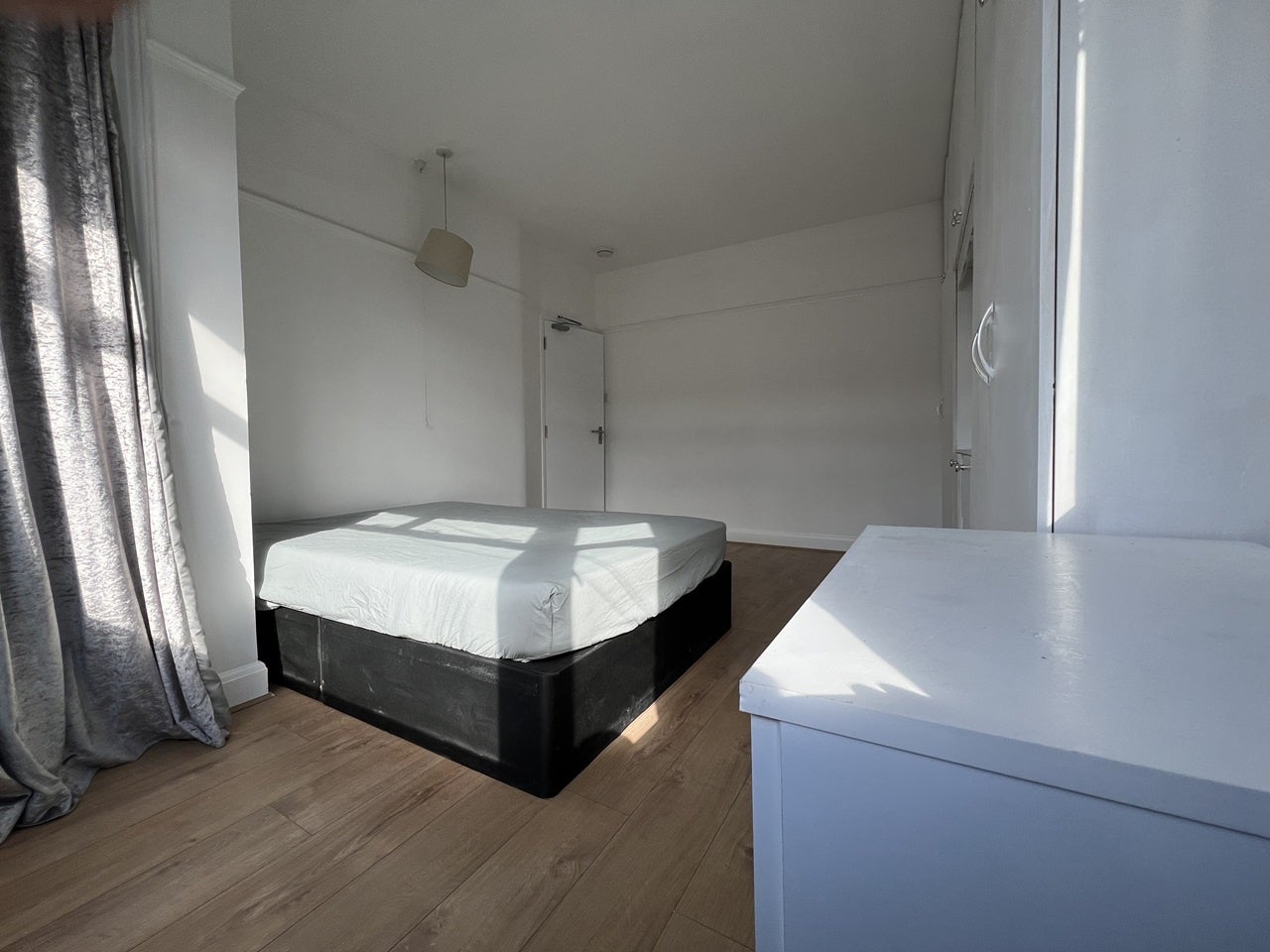 Room Cavendish Avenue in Greater London