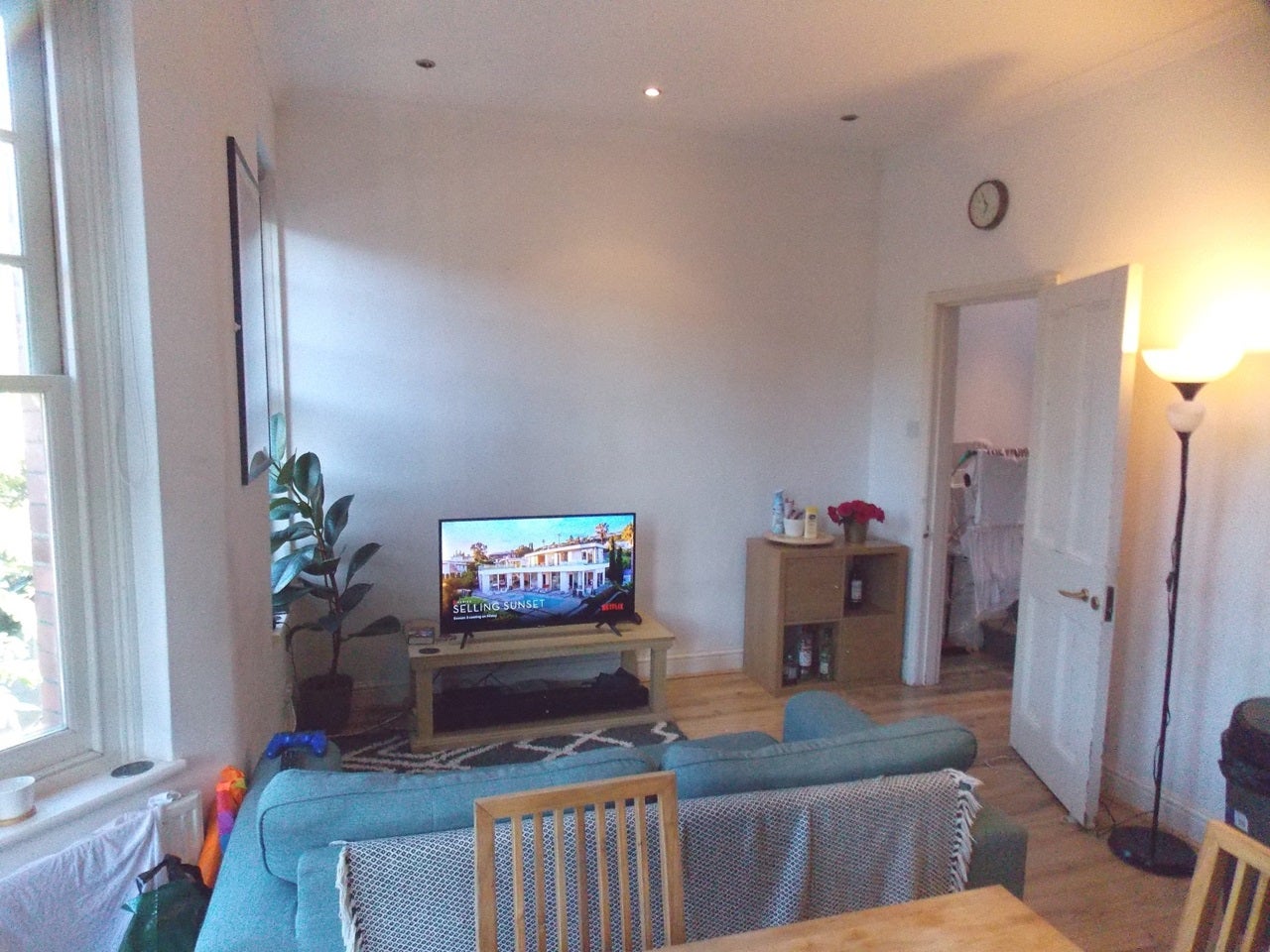 Flat Amesbury Avenue in Greater London