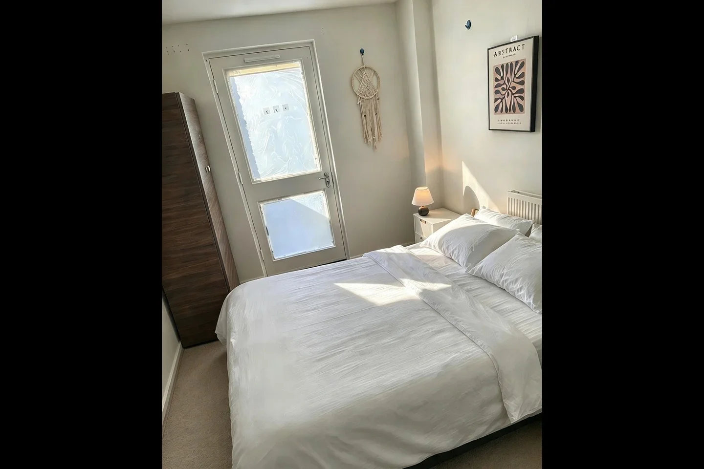 Room Miles Road in Greater London