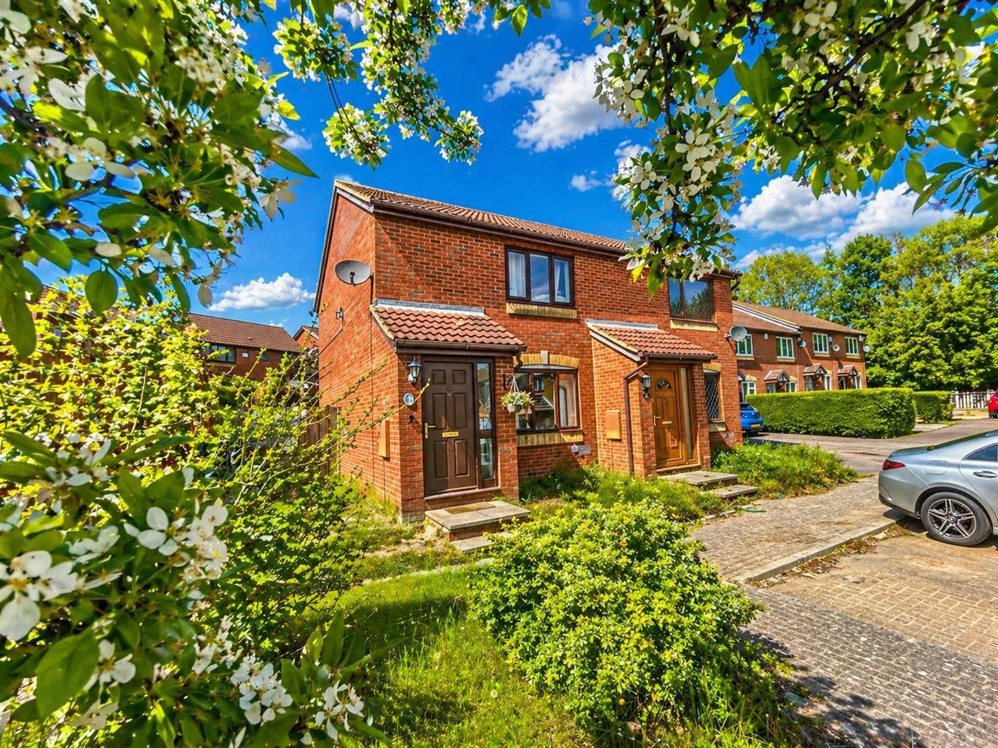 House Braford Gardens in Shenley Brook End