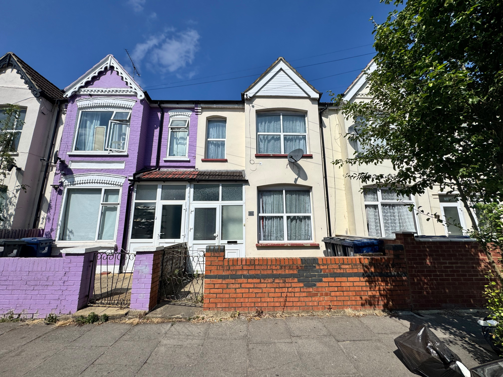 Flat Abbotts Road in London