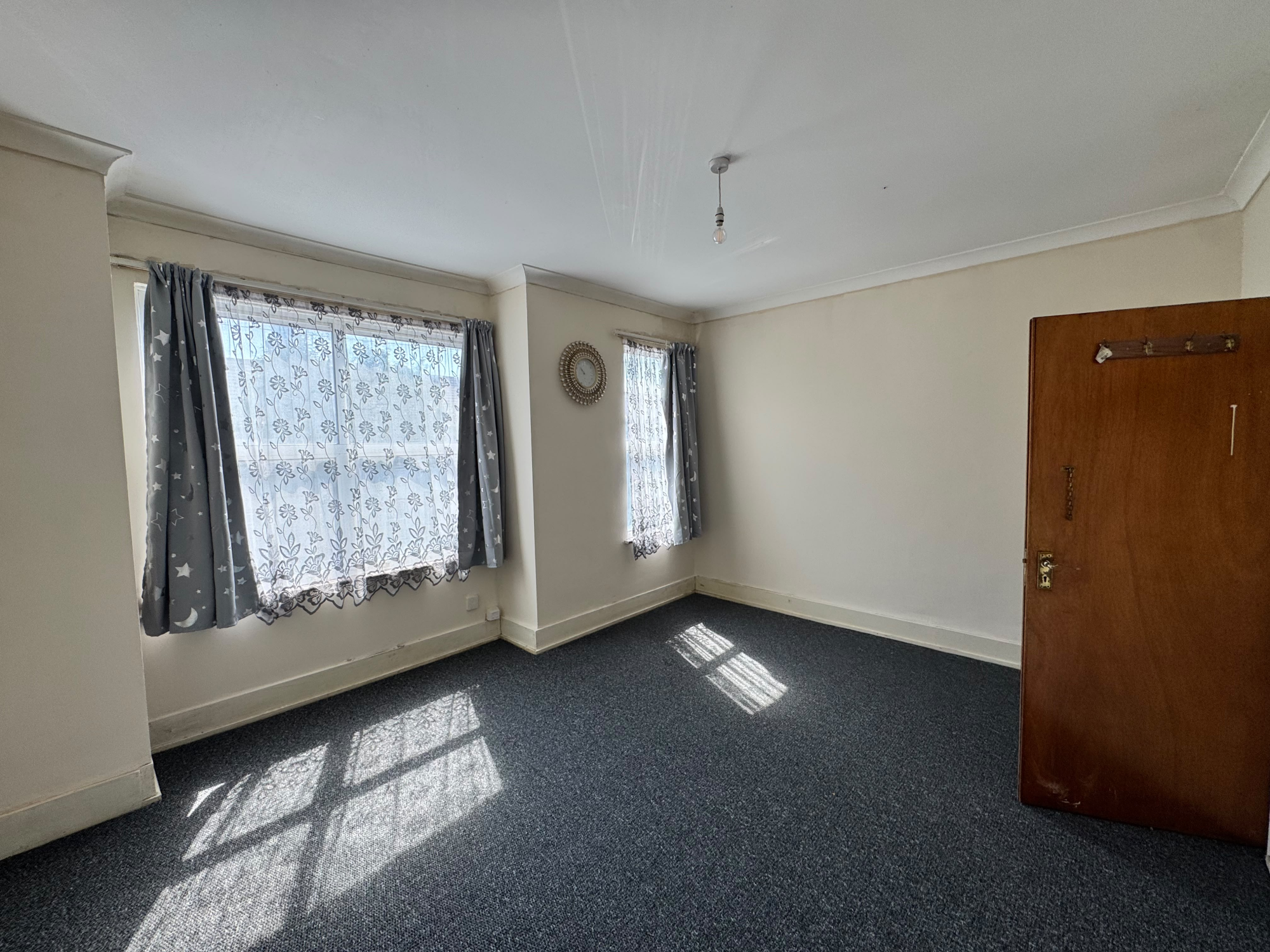 Flat Abbotts Road in London