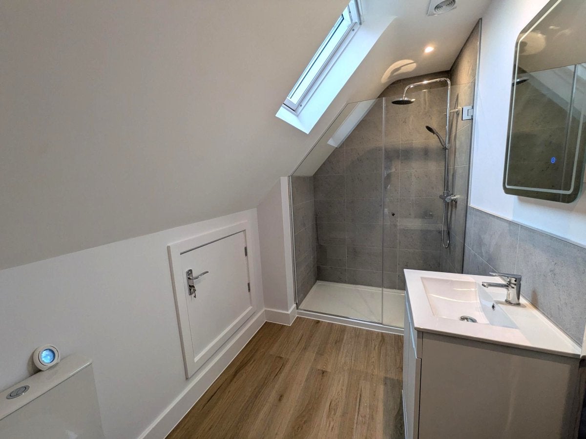 Room High Street in Reigate and Banstead