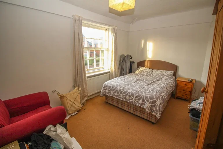 Flat Holystone Crescent in Newcastle upon Tyne