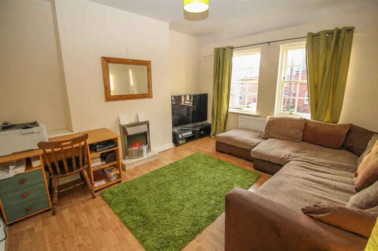 Flat Holystone Crescent in Newcastle upon Tyne