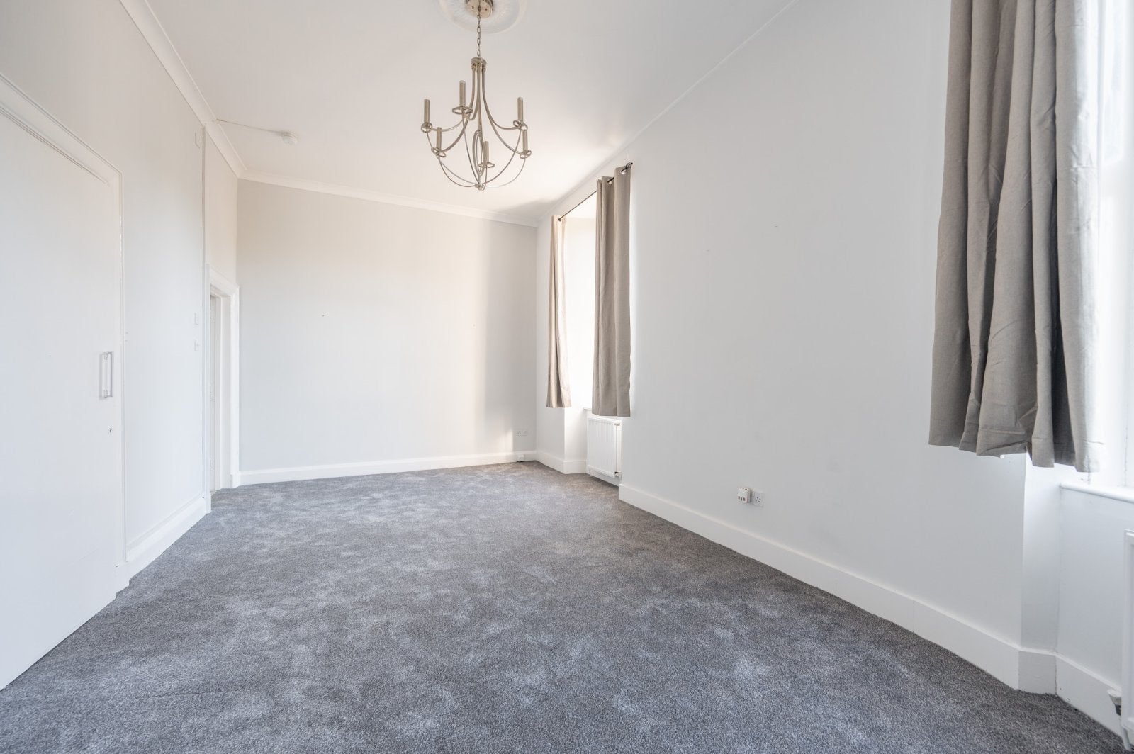 Flat Cartside Drive in Busby