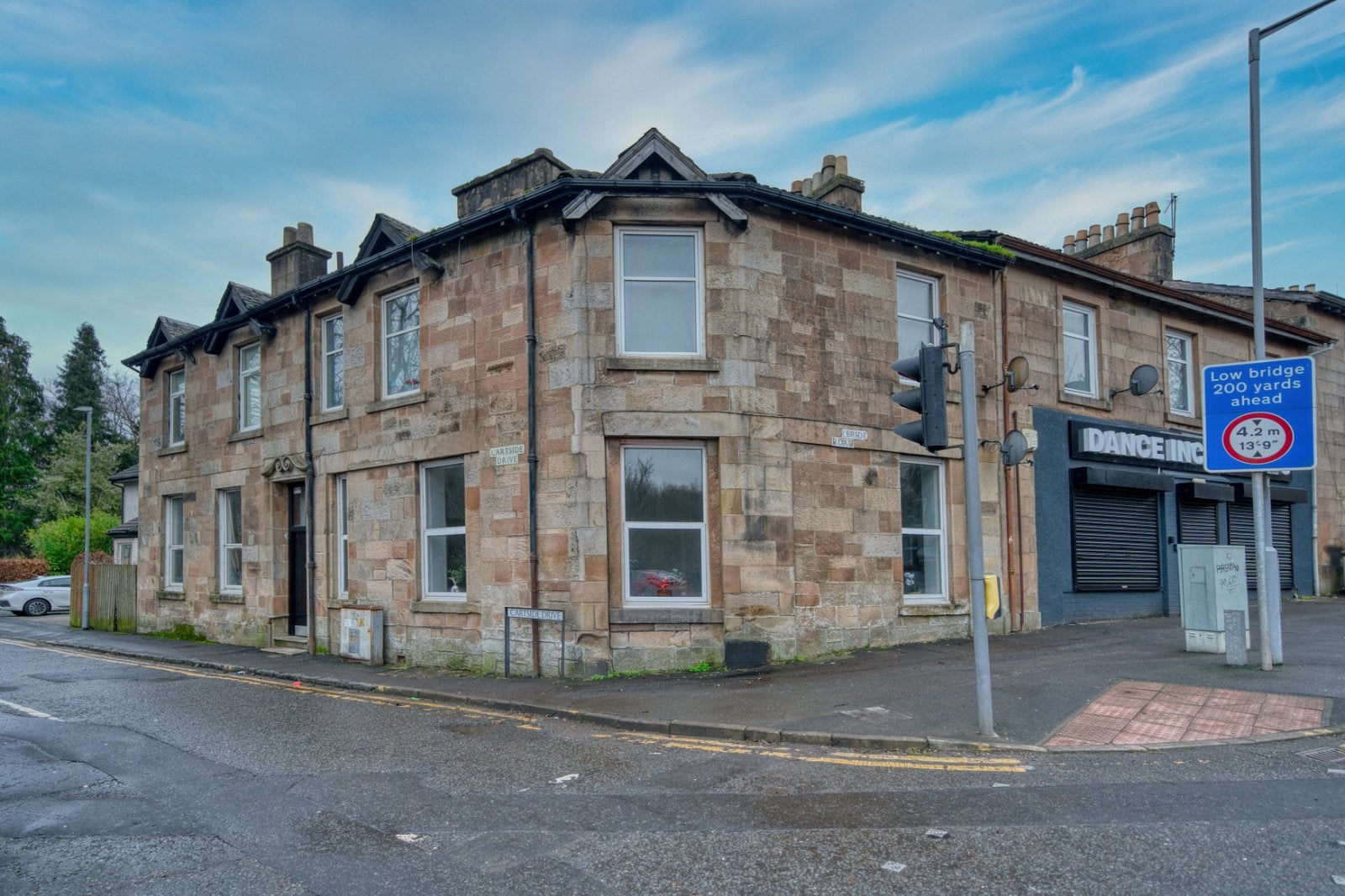 Flat Cartside Drive in Busby