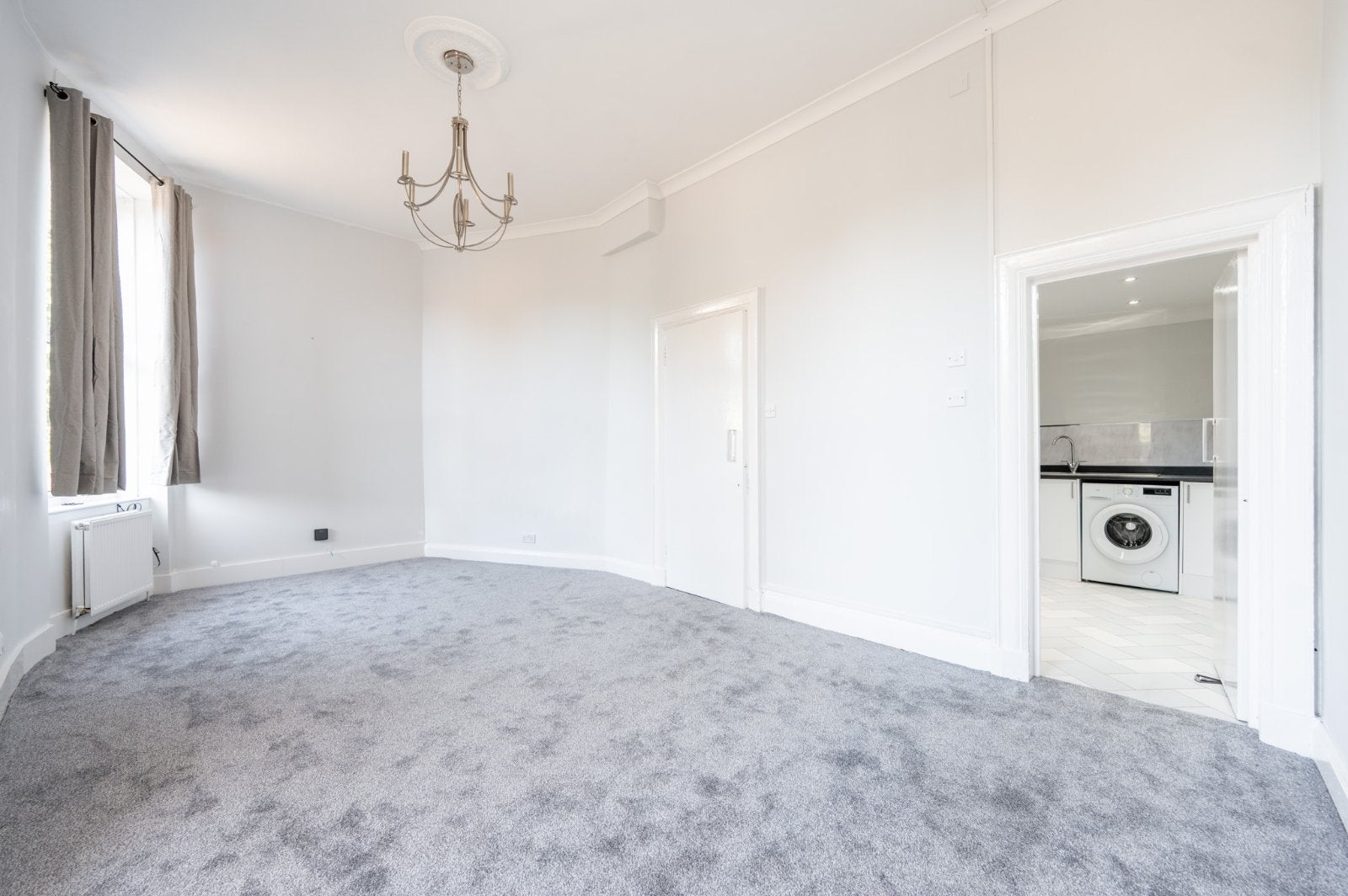 Flat Cartside Drive in Busby