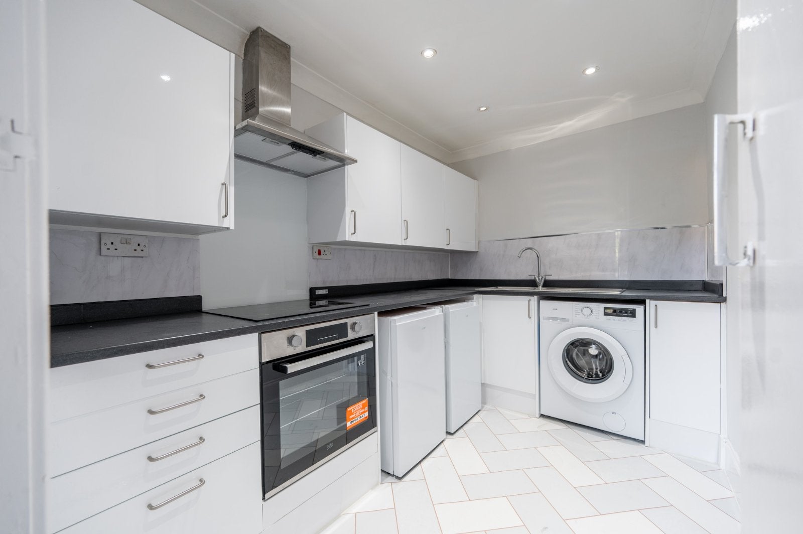 Flat Cartside Drive in Busby