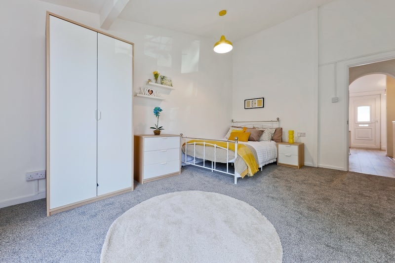 Room Valence Way in Basildon