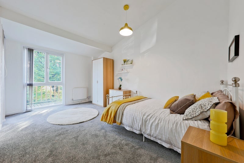 Room Valence Way in Basildon