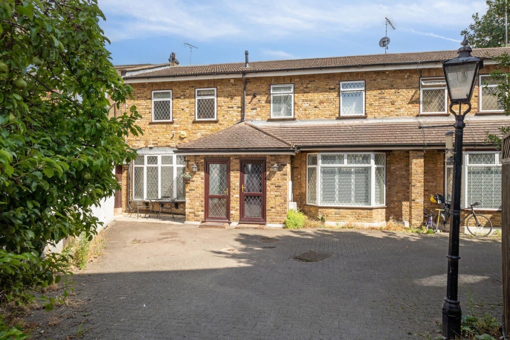 House Churchfield Road in Greater London