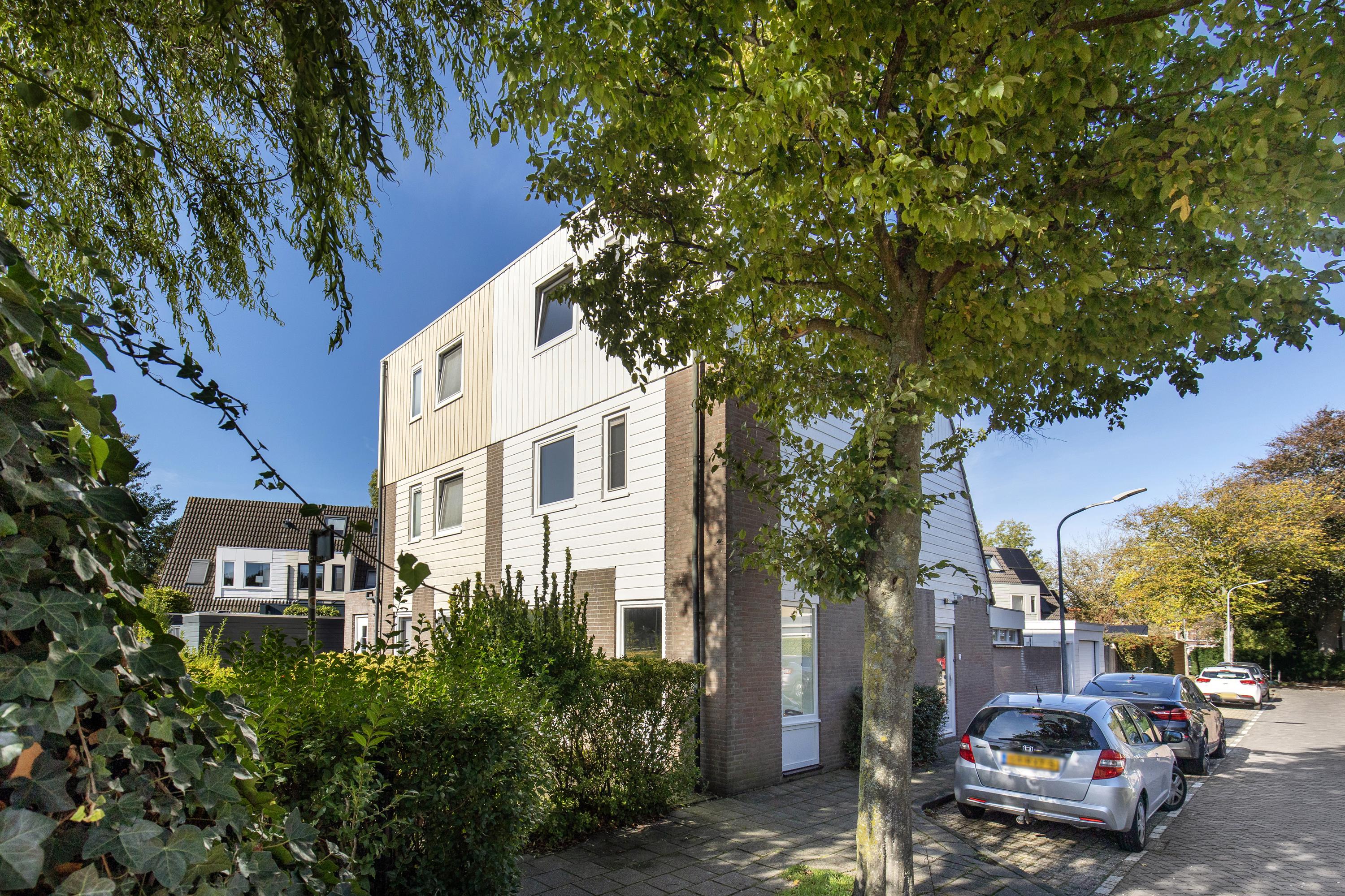 Huis Van der Duyn van Maasdamstraat 2 in Haarlem