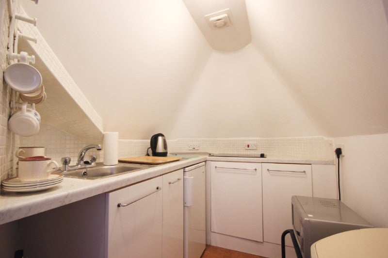 Flat Buxton Gardens in Greater London