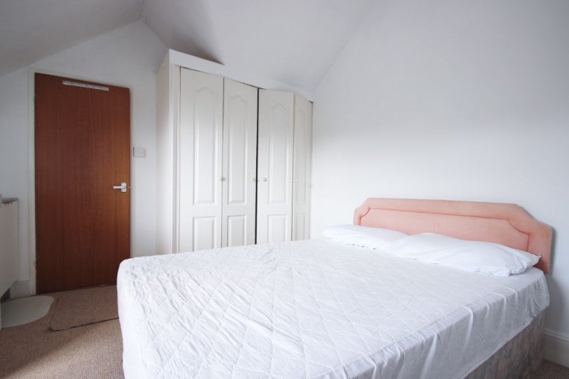 Flat Buxton Gardens in Greater London