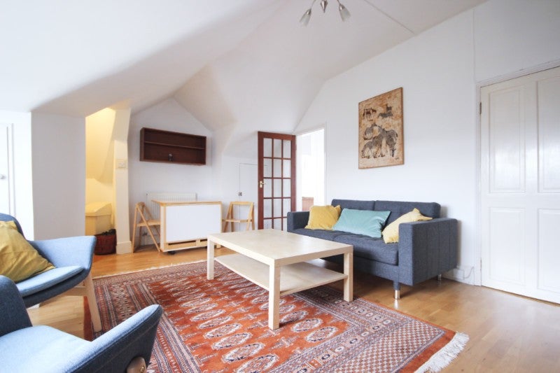 Flat Buxton Gardens in Greater London