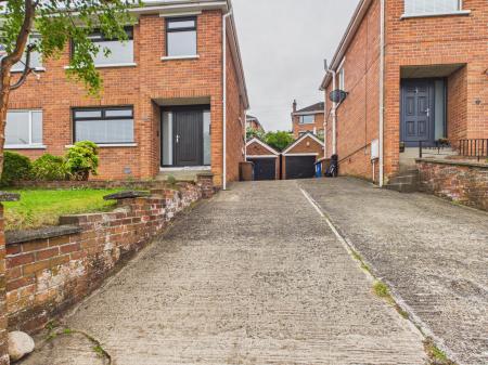 House Castlemore Avenue in Belfast