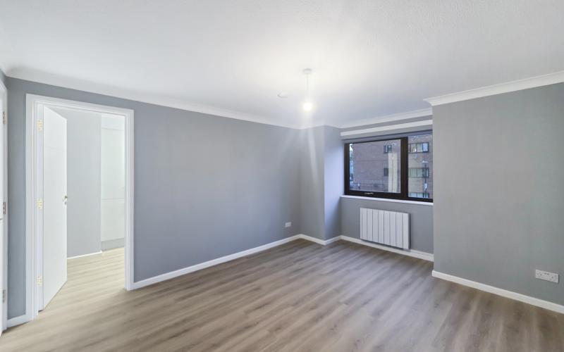 Flat Thirkleby Close in Slough