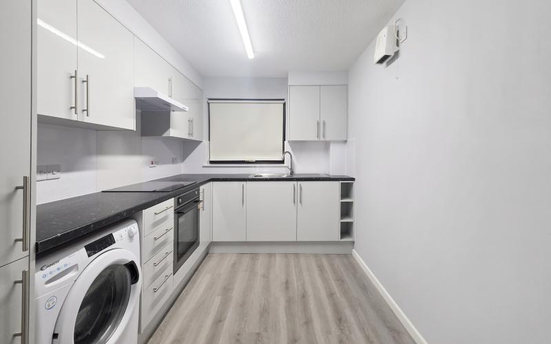 Flat Thirkleby Close in Slough