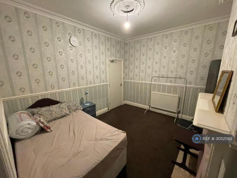 Room Ivor Road in Birmingham