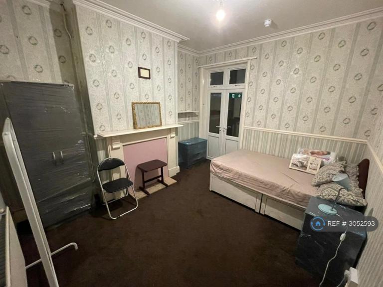 Room Ivor Road in Birmingham