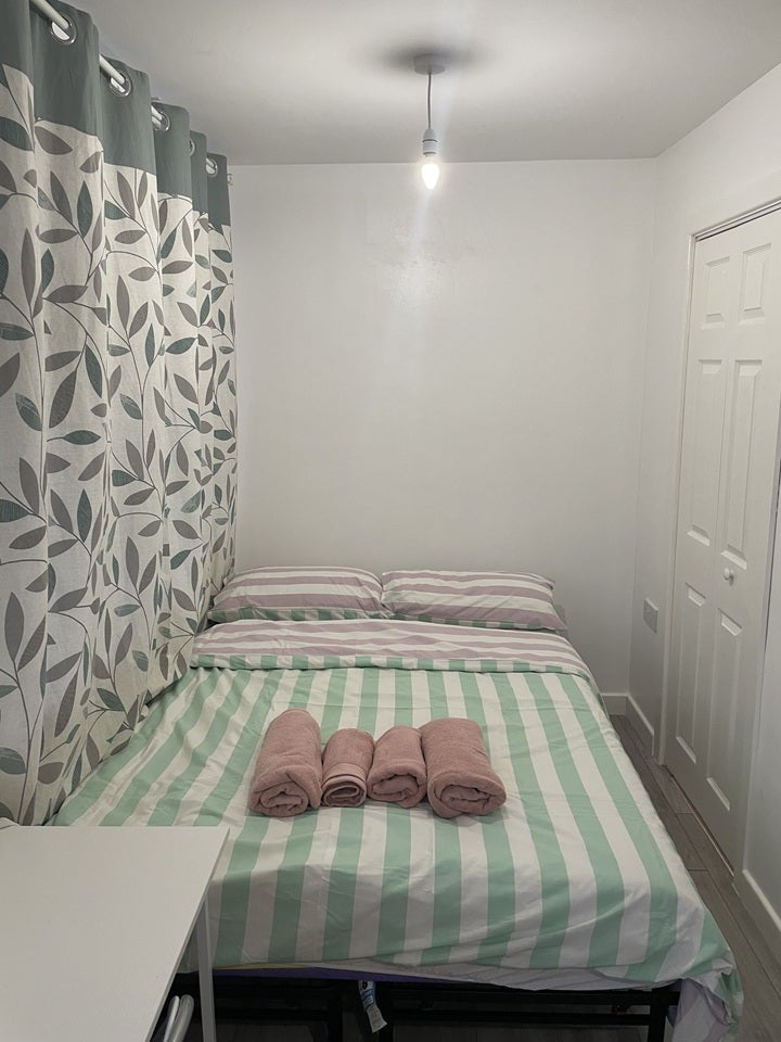 Flat Oakfield Gardens in Greater London