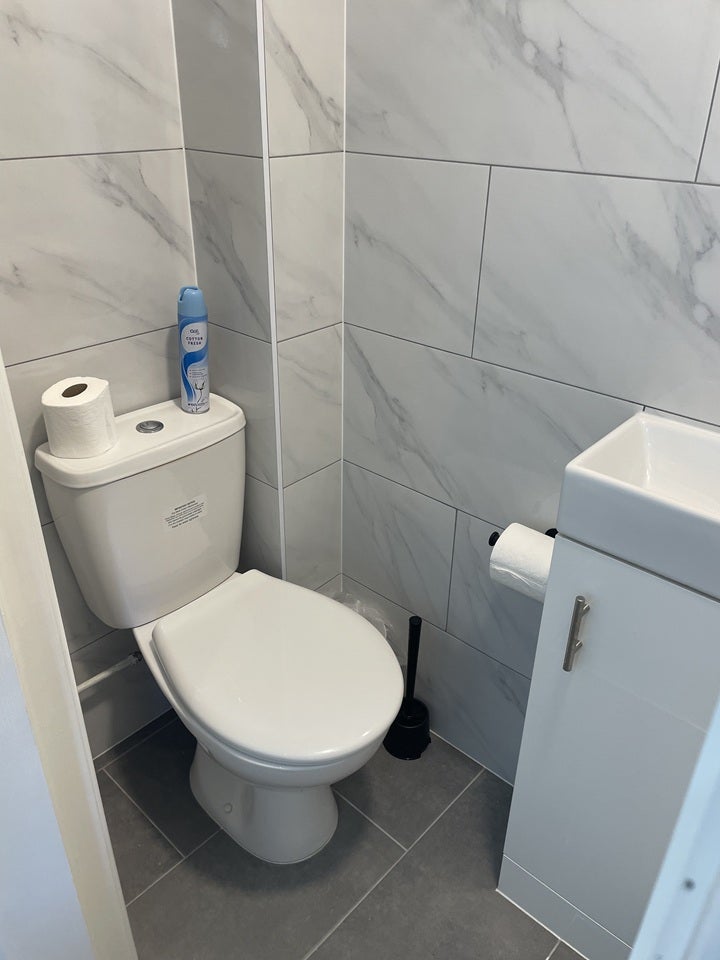 Flat Oakfield Gardens in Greater London