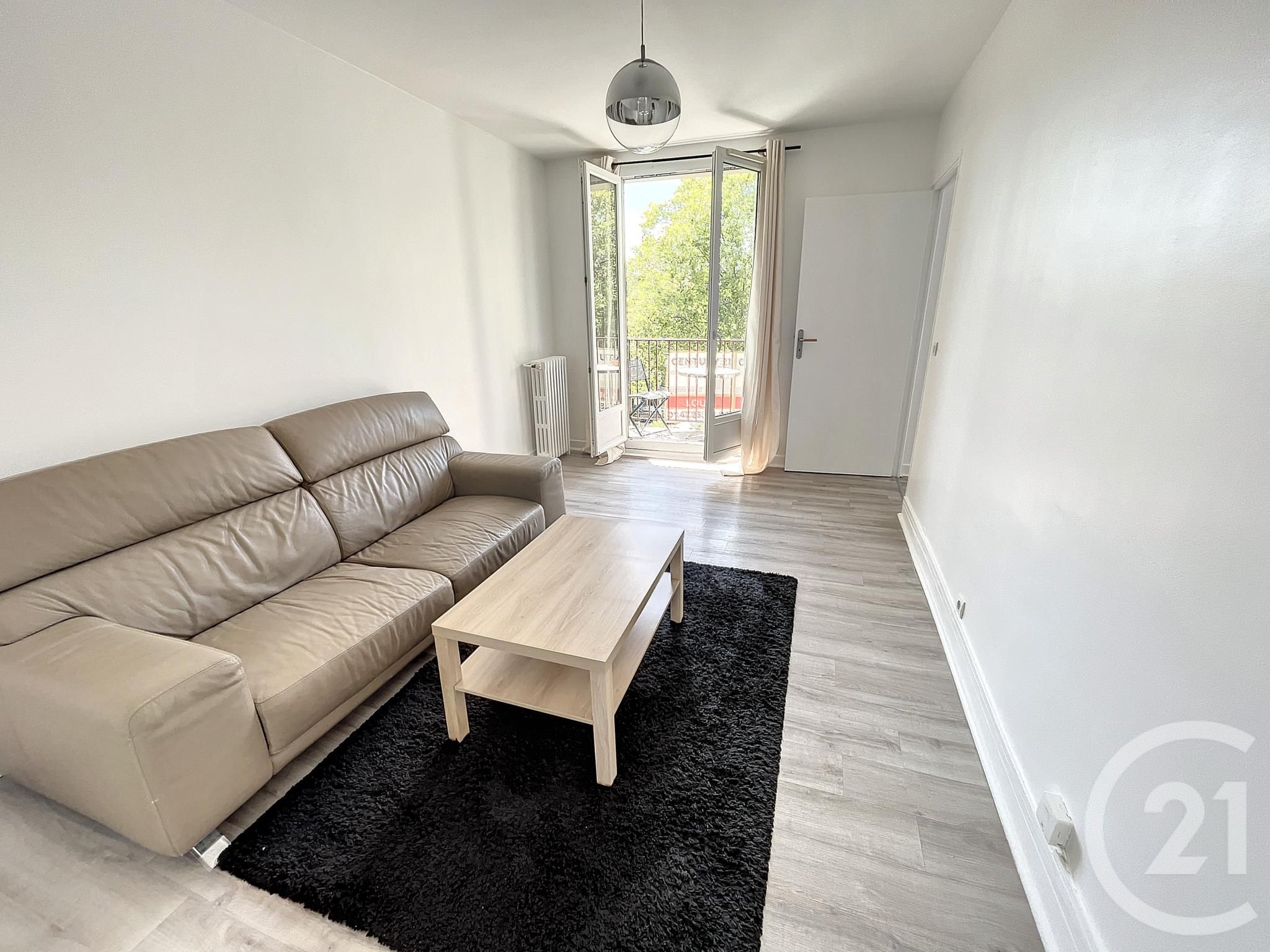 Flat Rue Raymond Poincaré in Nanterre