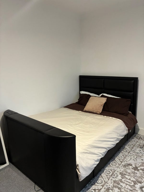 Room St Mary's Road in Greater London