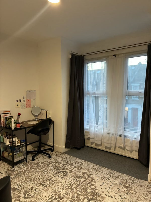 Room St Mary's Road in Greater London