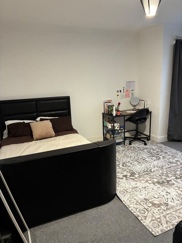 Room St Mary's Road in Greater London