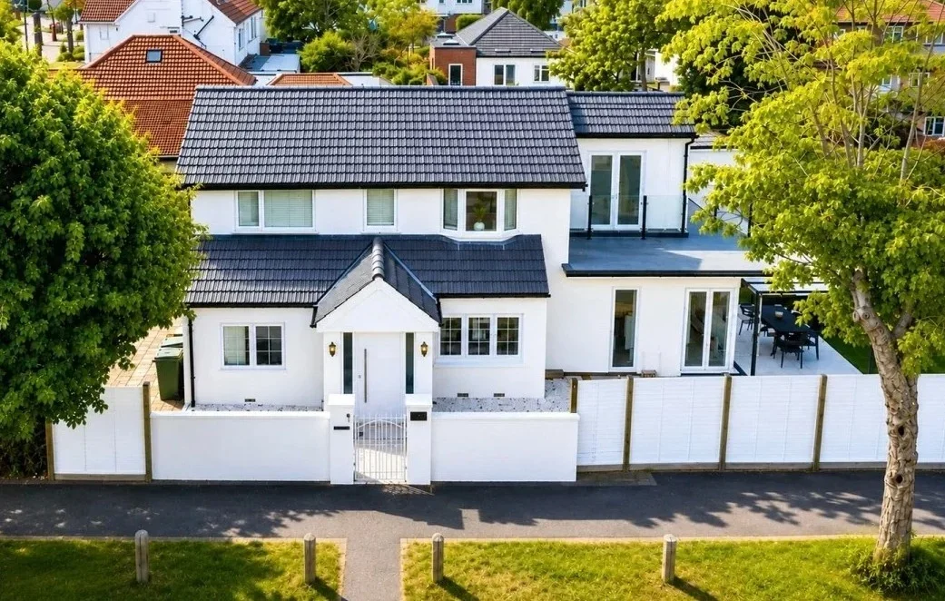 House Charterhouse Avenue in Greater London