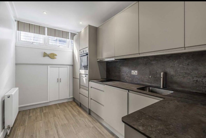 Room Carlton Road in Greater London