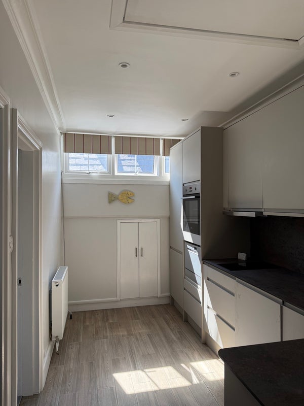 Room Carlton Road in Greater London
