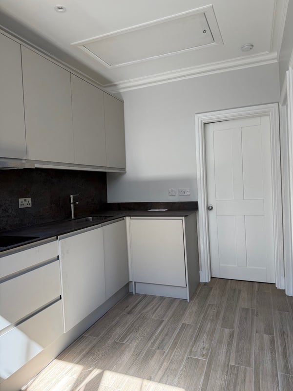 Room Carlton Road in Greater London