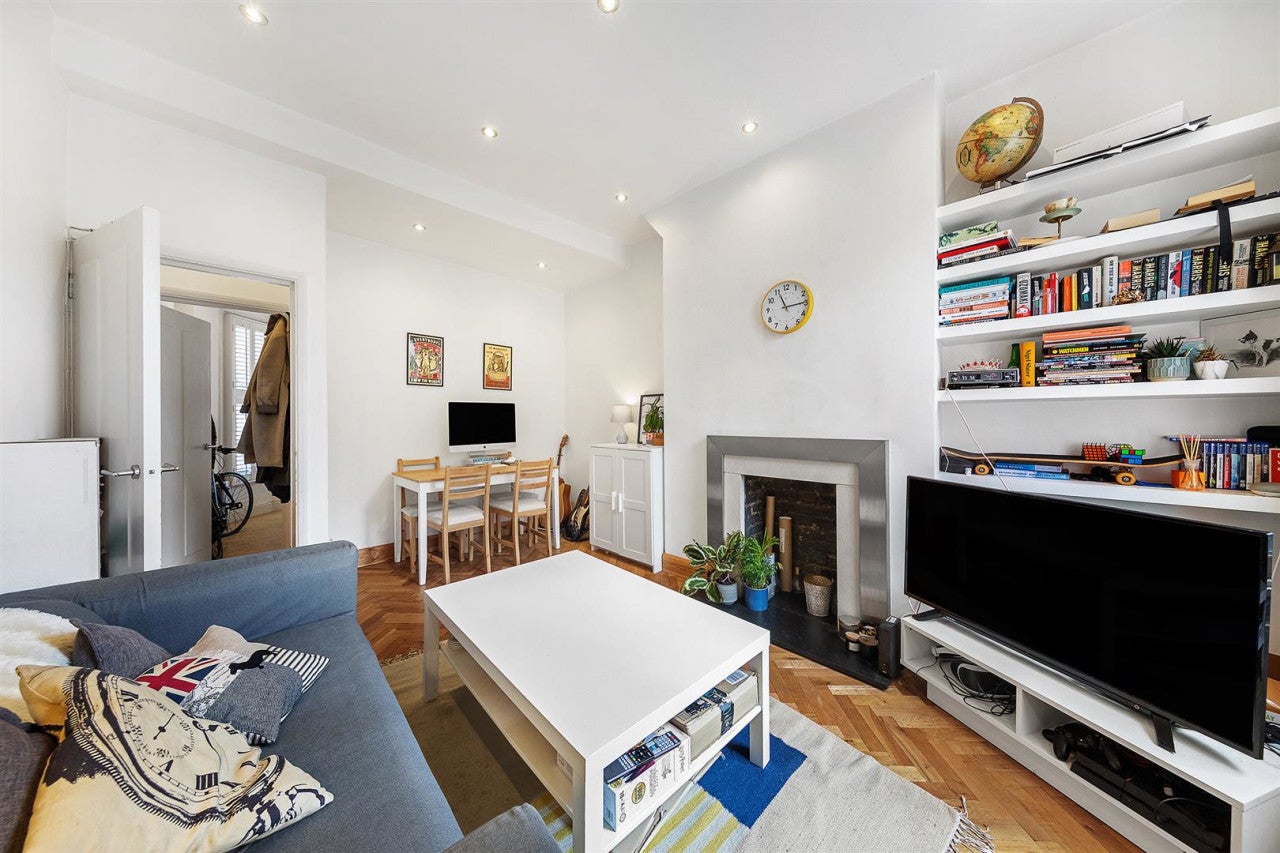 Flat Kellett Road in Greater London