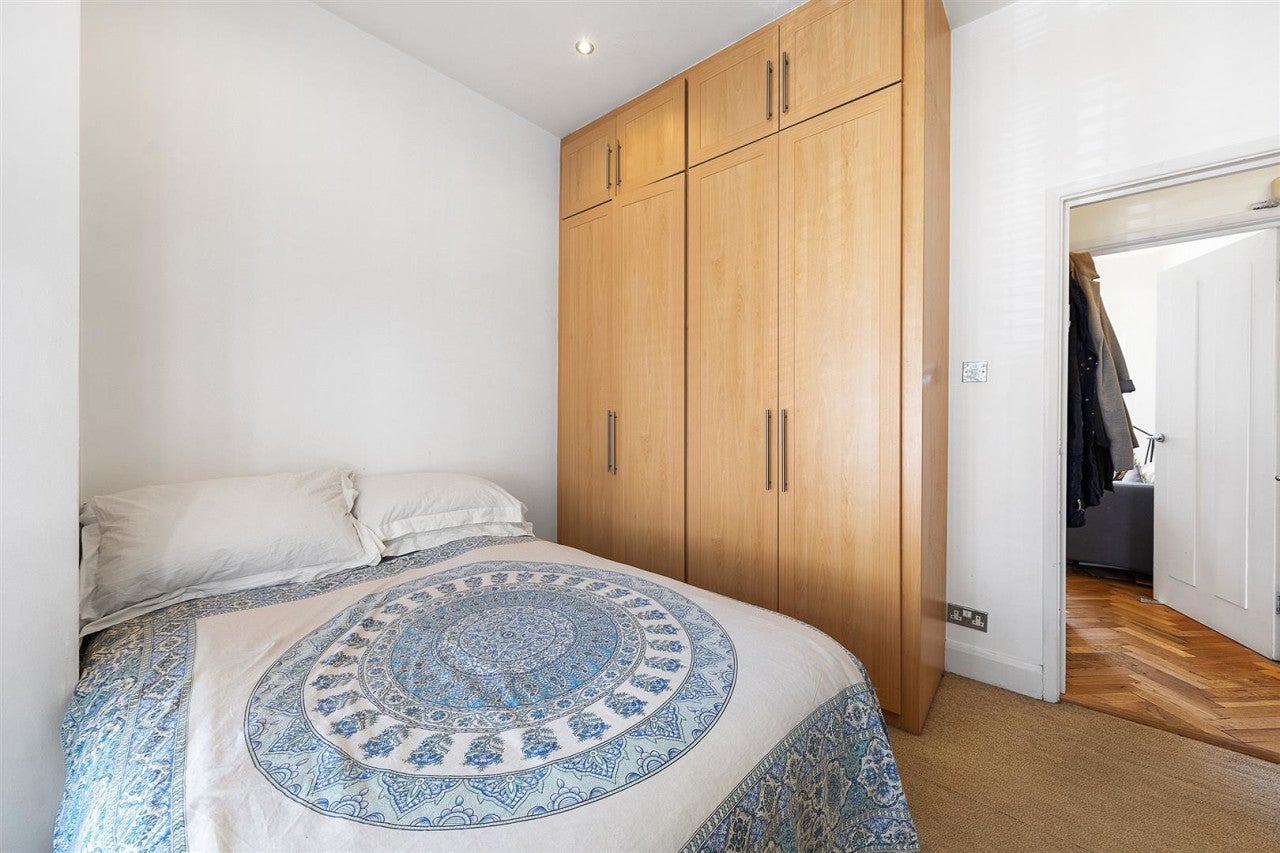 Flat Kellett Road in Greater London
