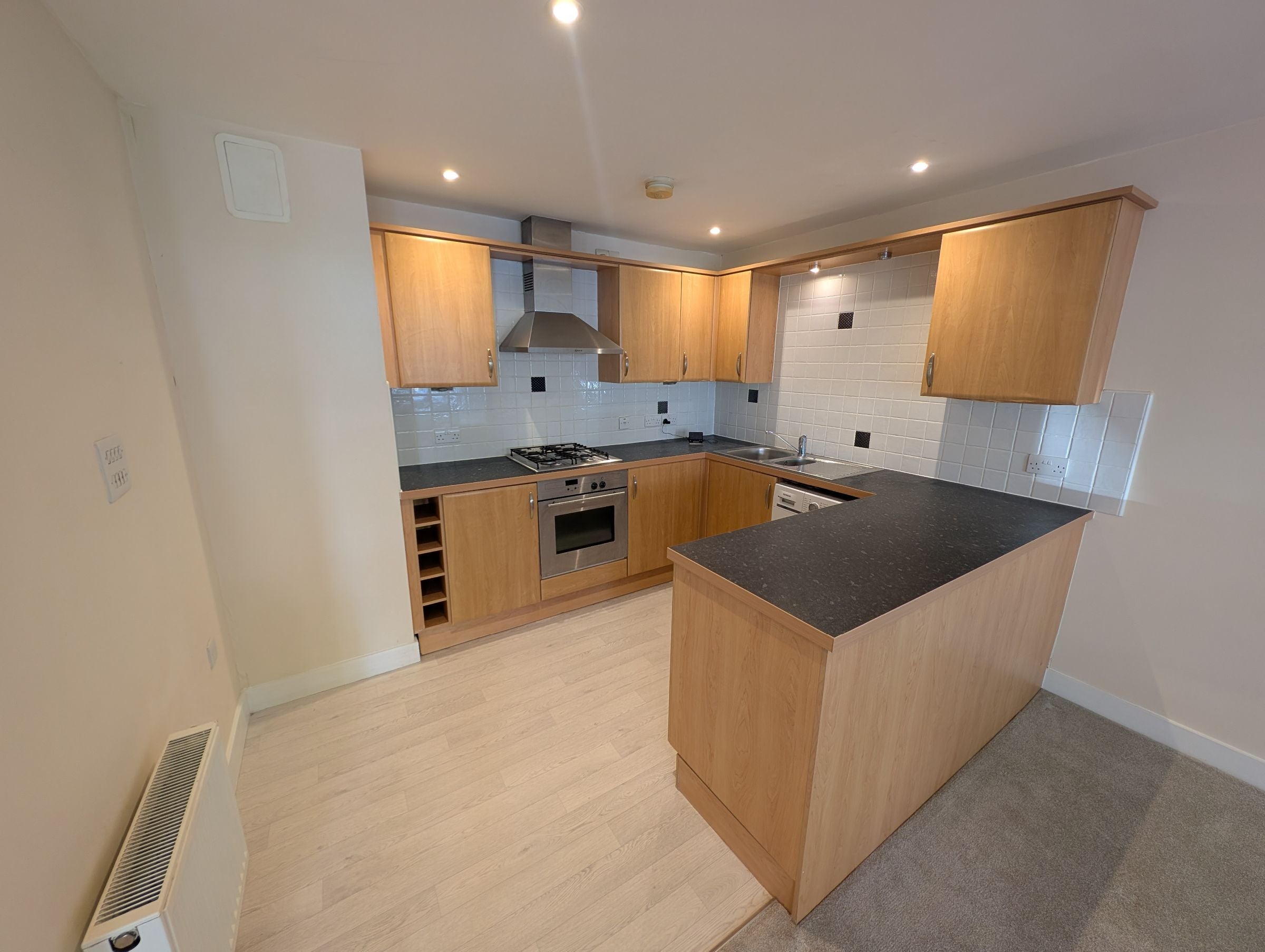 Flat Claremont Avenue in Bristol