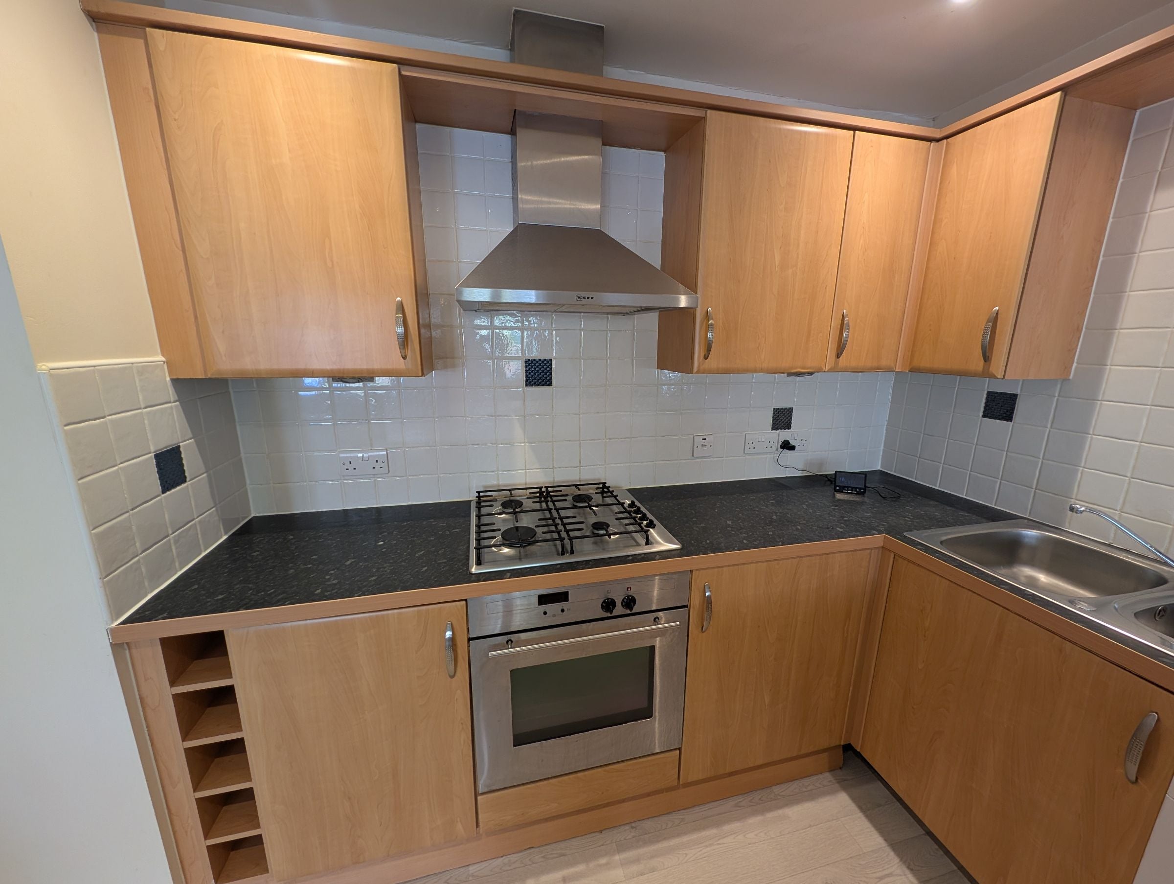 Flat Claremont Avenue in Bristol