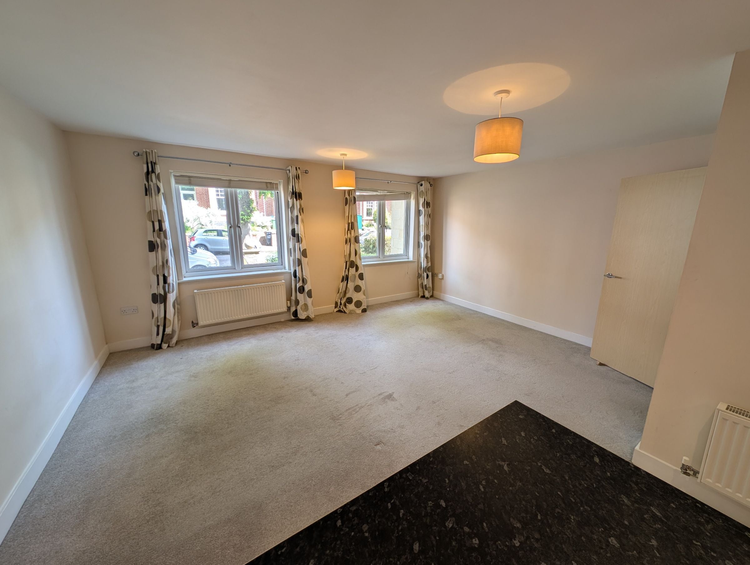 Flat Claremont Avenue in Bristol