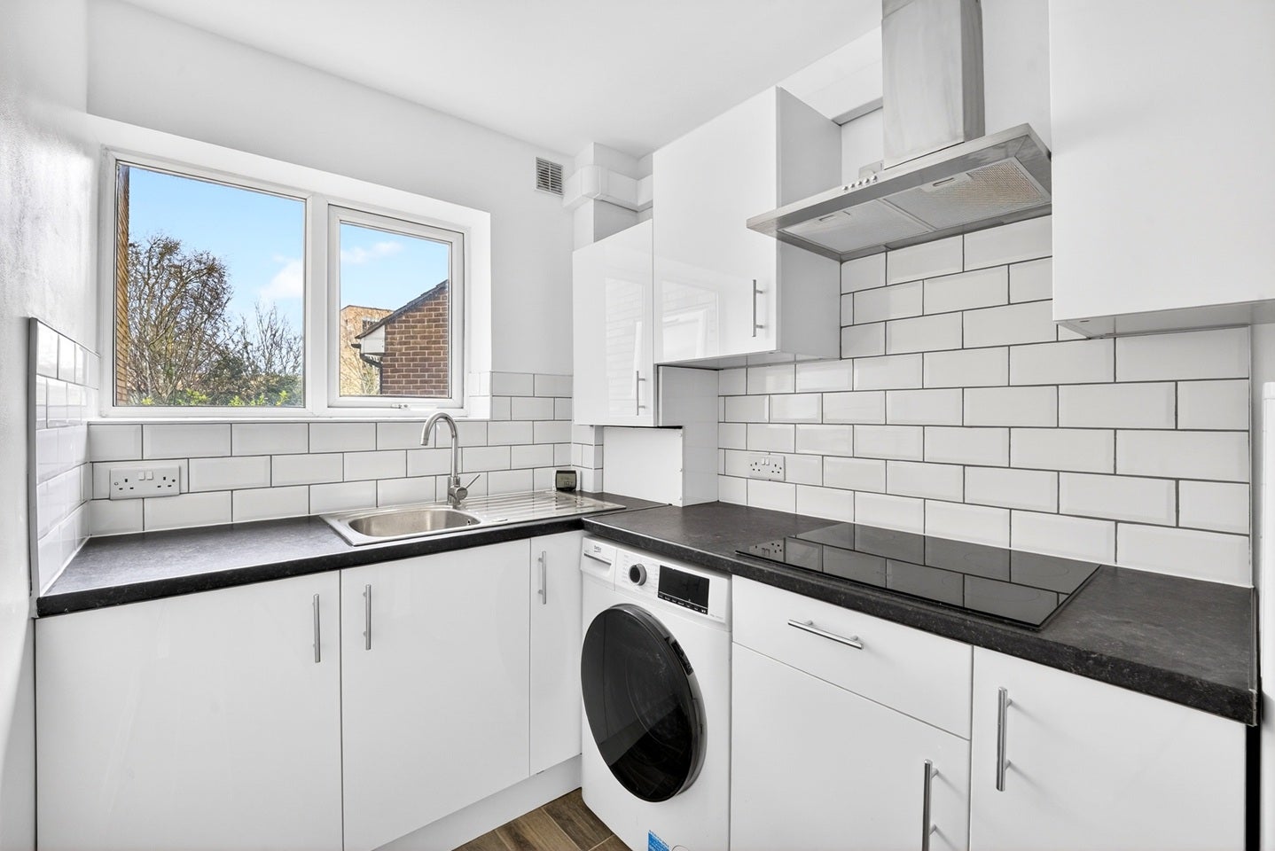 Flat Oakfield Road in Greater London