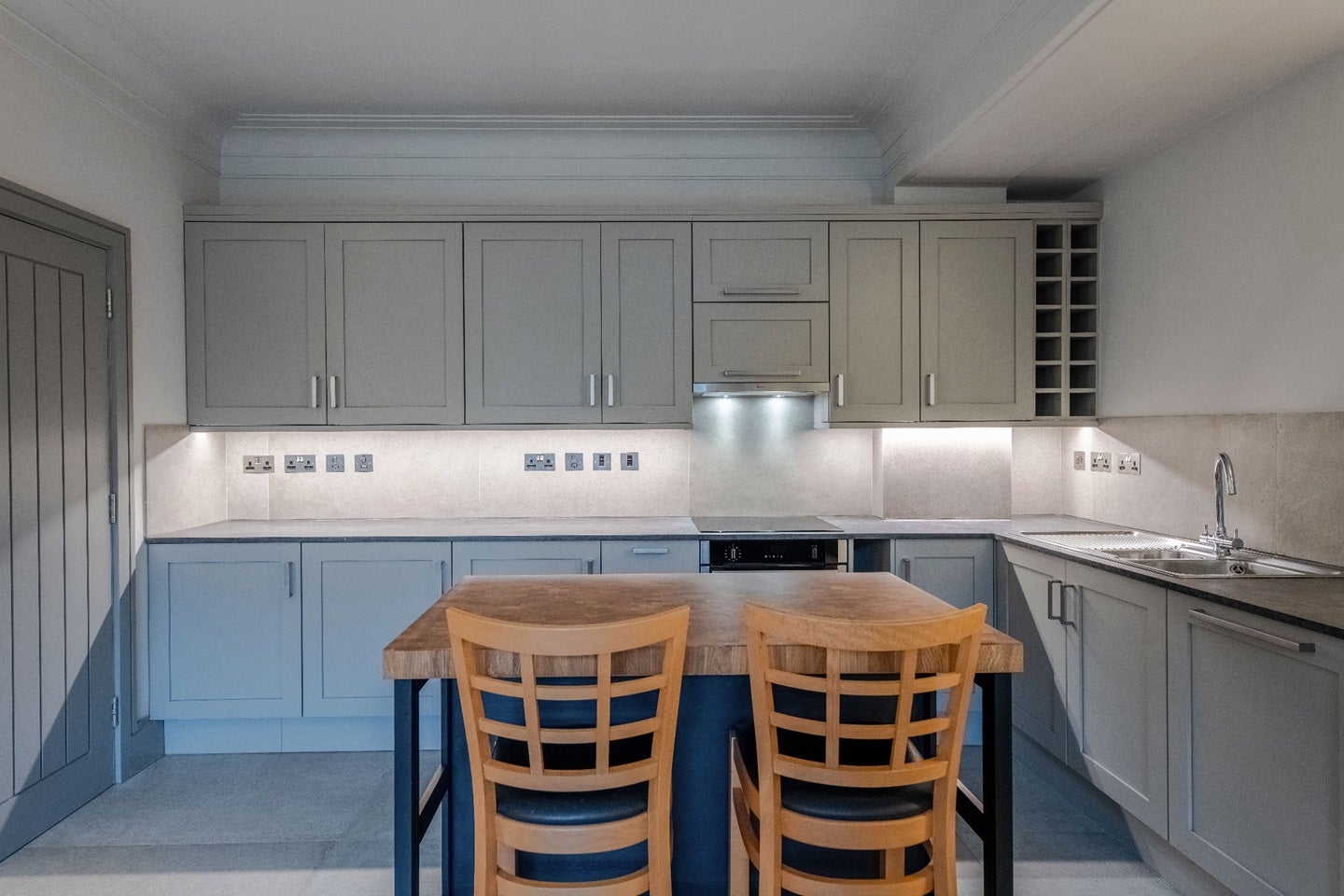 Flat Pembroke Road in Greater London