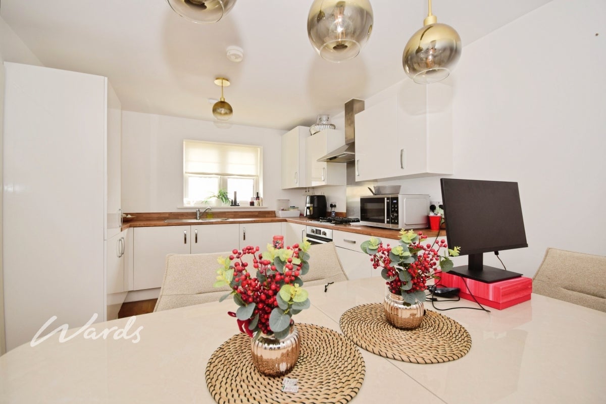 House Shearwater Close in Ashford