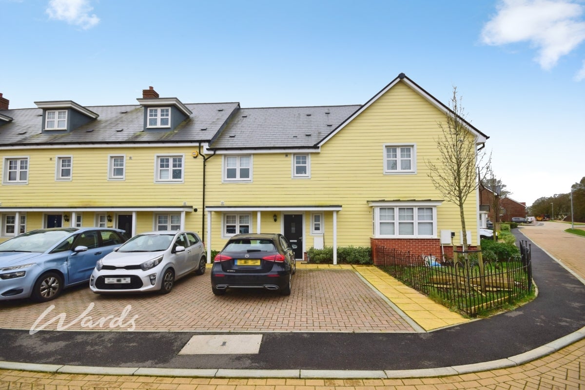 House Shearwater Close in Ashford