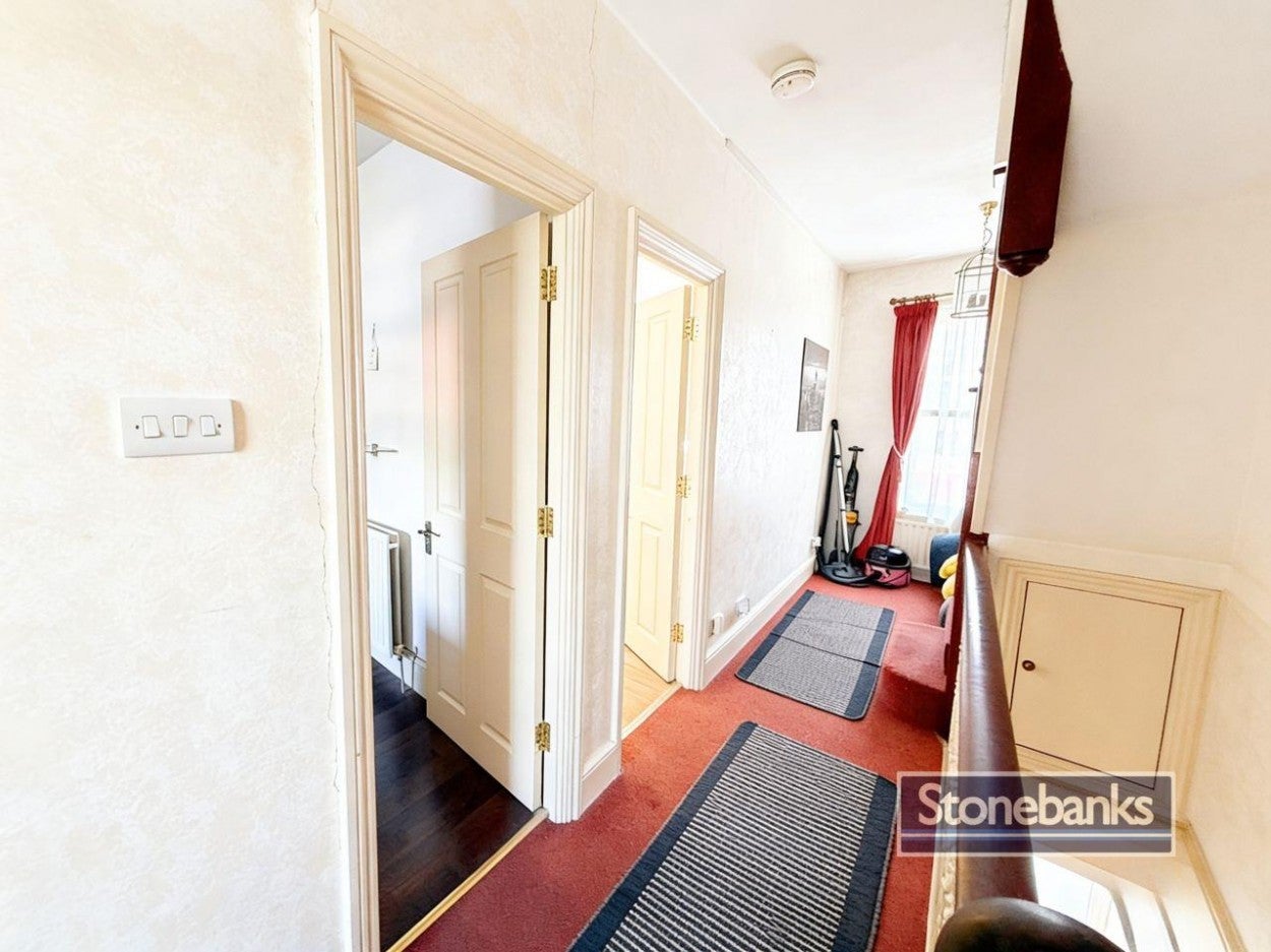 Flat Dawley Road in Greater London