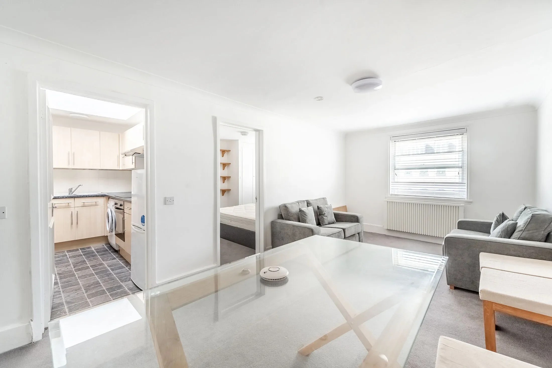 Flat Gloucester Road in Greater London