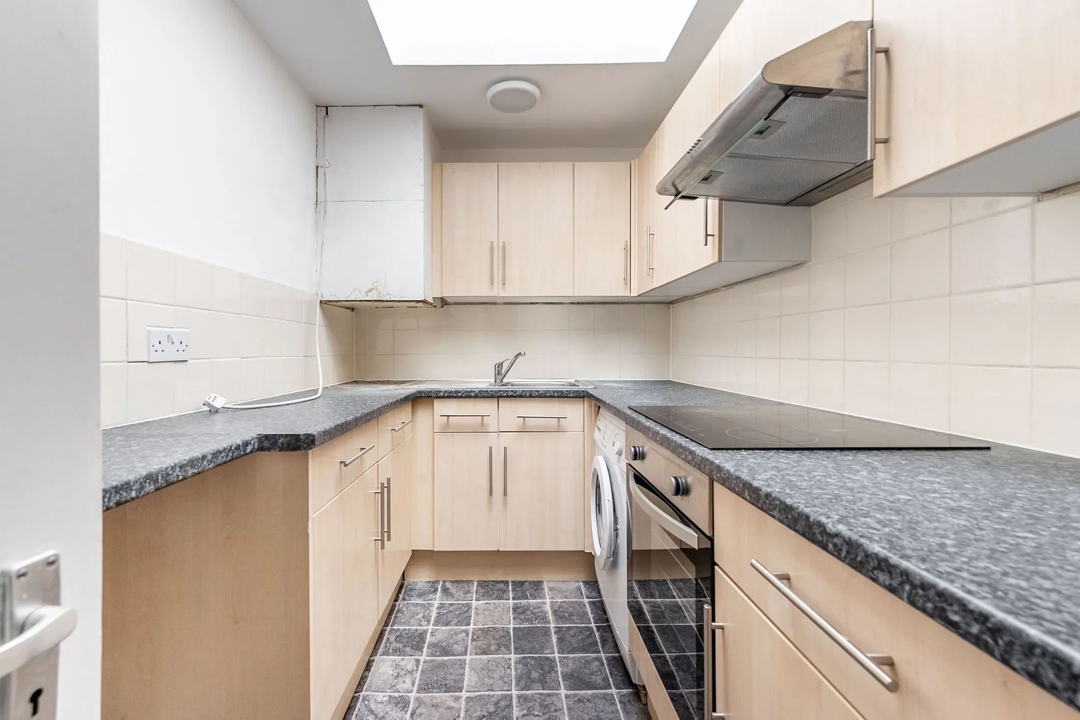 Flat Gloucester Road in Greater London